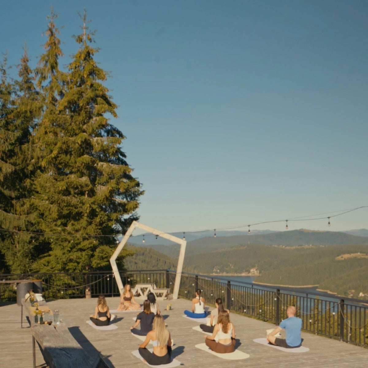 YOGA & BRUNCH ÎN NATURĂ | Duminică | 27 septembrie 2026 | ora 10:30 | Mărișel, Le Dome